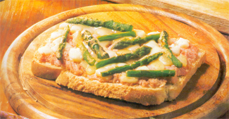 Crostini in crema con asparagi