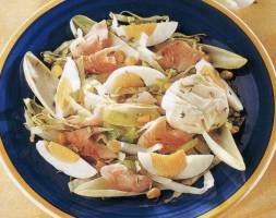 Insalata con trota affumicata