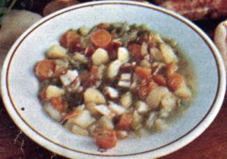 Minestrone di cavolo e salame