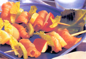 Spiedini di salmone e frutta