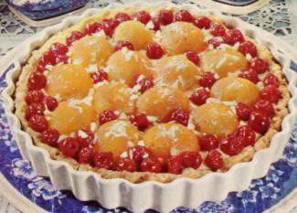 Torta di albicocche e di ciliegie